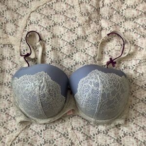 Victoria’s Secret Dream Angels Lace Trimmed Bra in lavender and cream EUC 34DDD